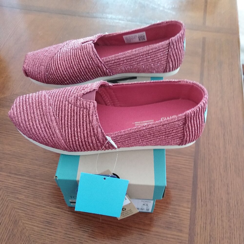 New w/Box TOMS - Picture 3 of 4